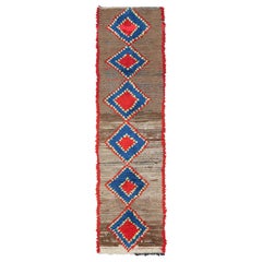 Tappeto marocchino vintage con medaglioni a diamante rossi e blu - Rug & Kilim