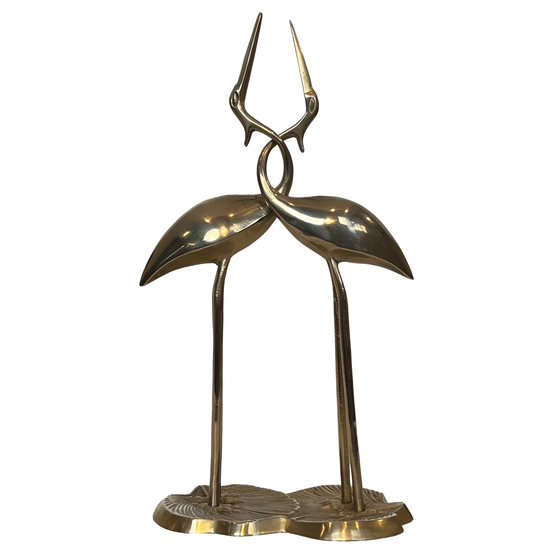 Sculpture en laiton représentant deux oiseaux enlacés en vente