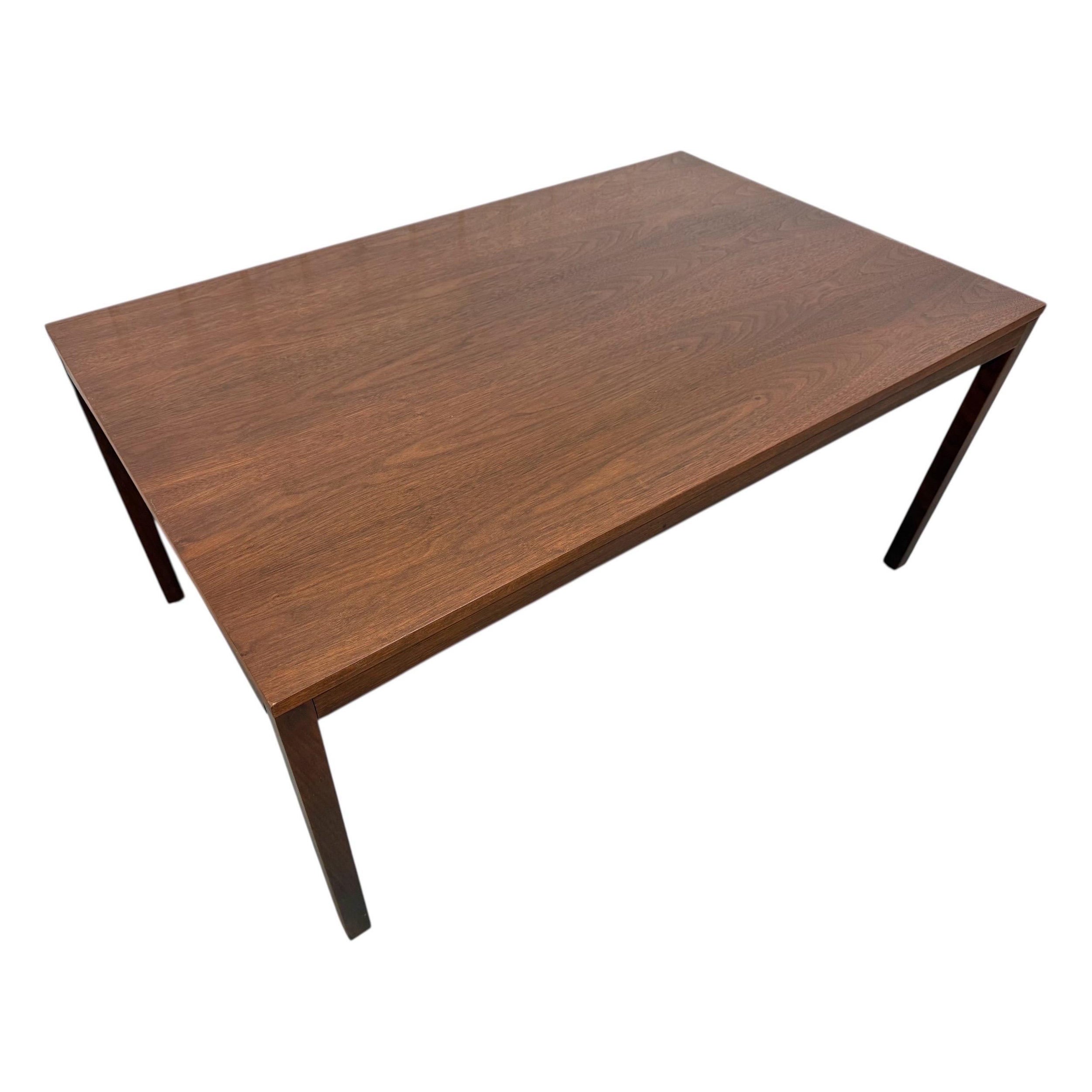 Table basse en teck moderne danoise du milieu du siècle dernier en vente