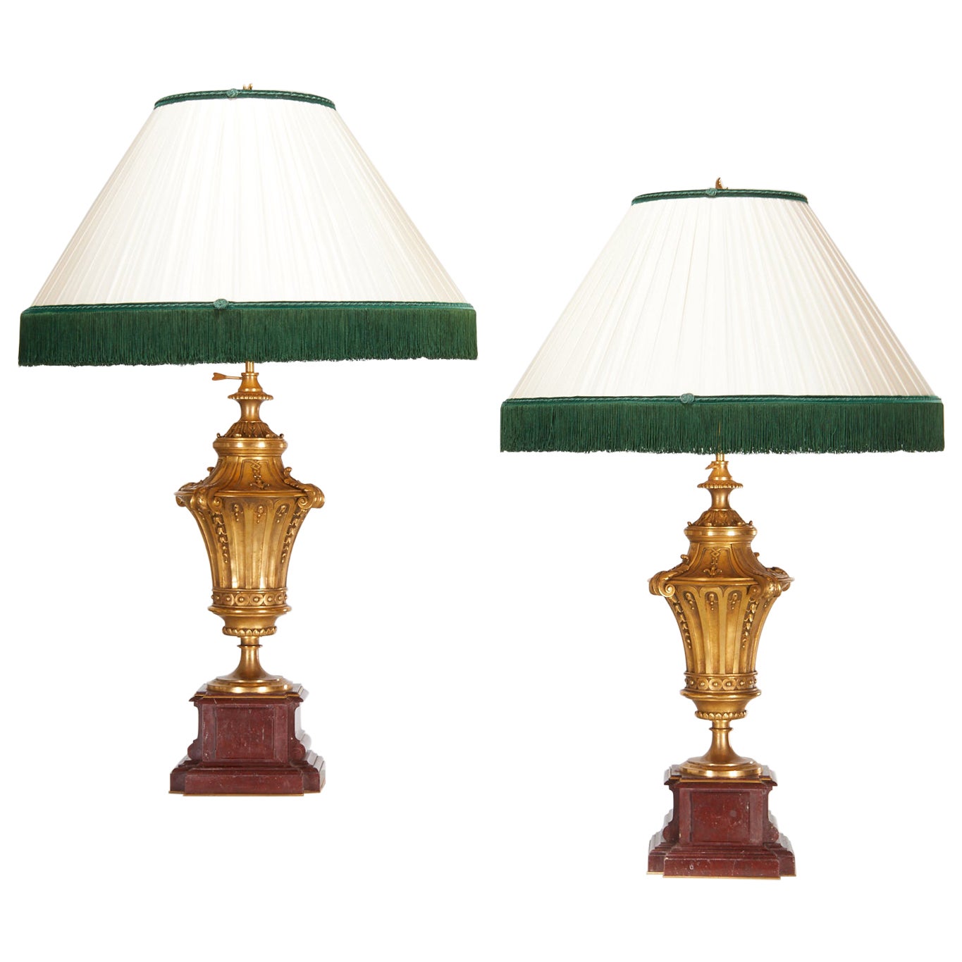 19ème C. E.F. A. Caldwell (attrib) Paire de lampes en bronze doré et marbre rouge royal en vente