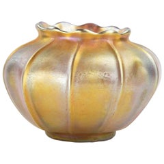 Vaso in vetro Favrile di Tiffany Studios, 1910