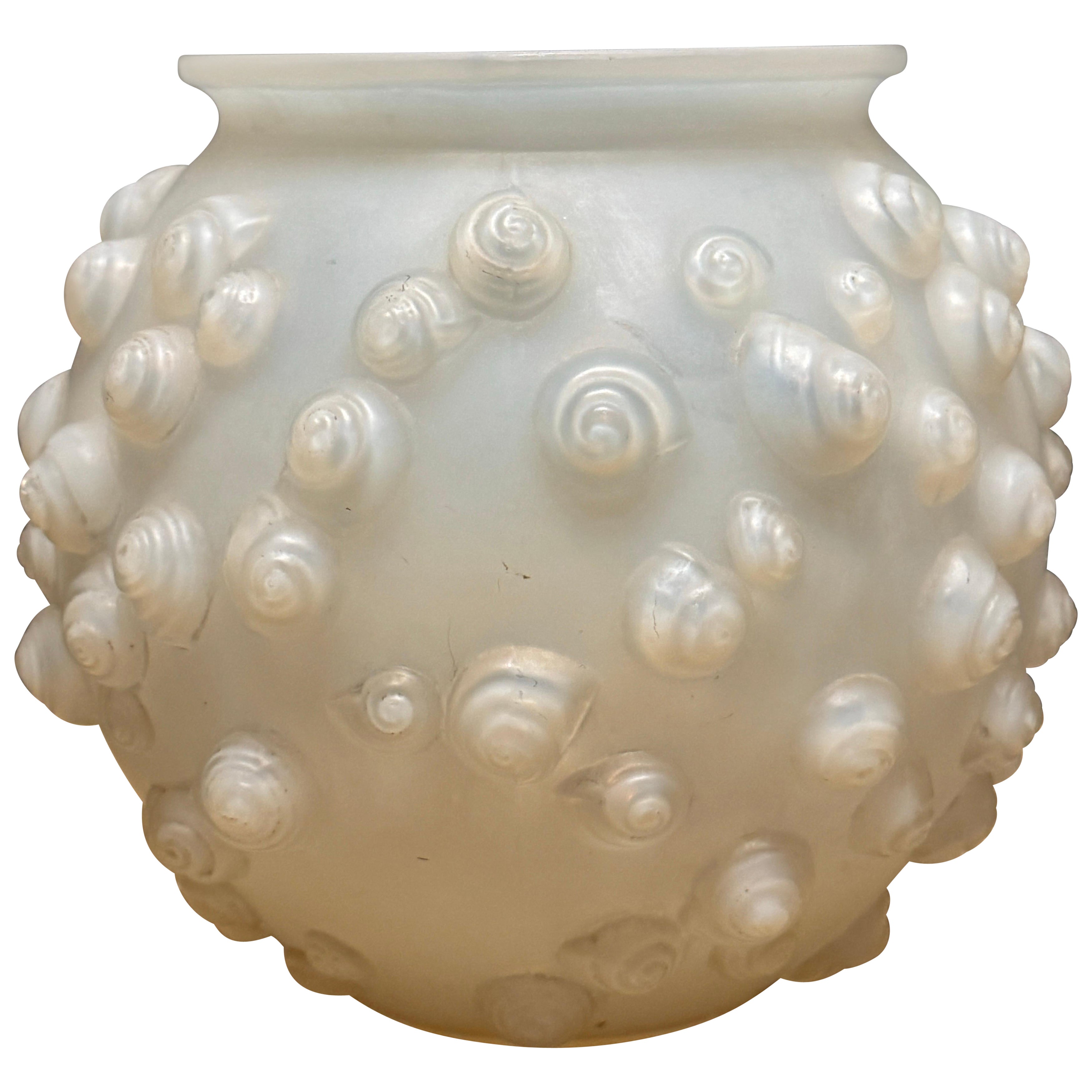 A R.Lalique Opalescent Palissy Art Déco Glass Vase For Sale