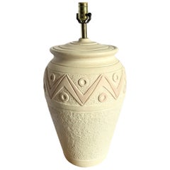 Lampada da tavolo scolpita postmoderna in bianco e rosa di Ross 1988