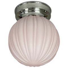 Art Decó Pale Pink Frosted Glass & Chrome Globe Flush Mount, Suecia Década de 1940
