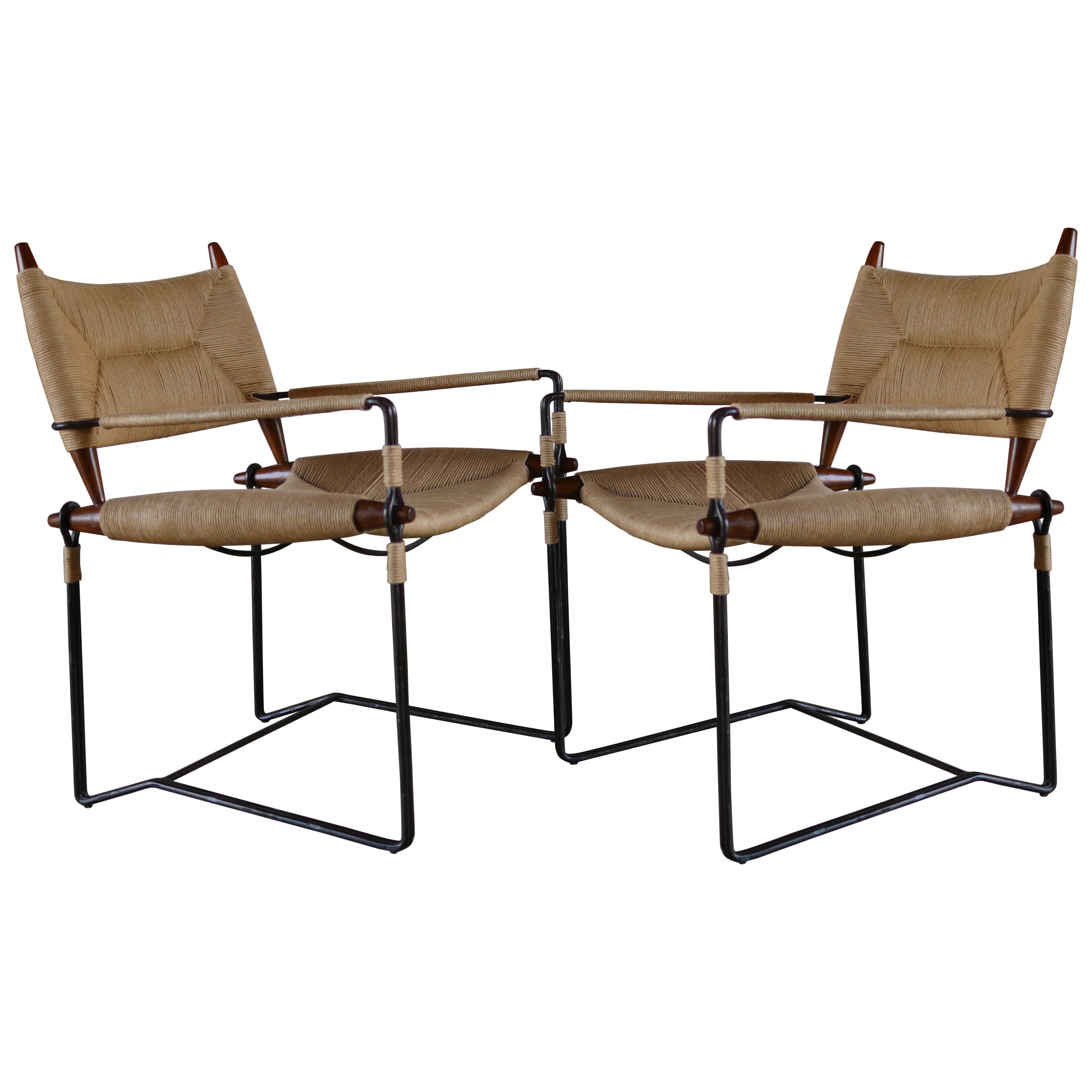 Pareja de sillones "Baton" de Bill Sofield para McGuire en nogal y cuerda danesa en venta