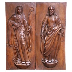 Paar französische Nussbaumtafeln aus dem 17. Jahrhundert, die den Heiligen Paul und die Heilige Teresa von Ávila darstellen