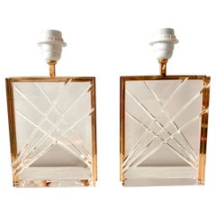 Coppia di lampade da tavolo in lucite con struttura in oro dorato, Italia anni '70