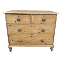 Commode en pin du XIXe siècle