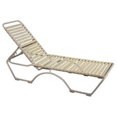 Fin 20ème Tropitone Chaise Longue Empilable Sangles en vinyle Structure en aluminium