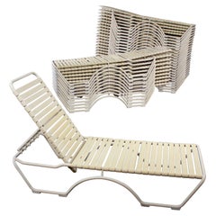 Fin 20ème Lot de 33 chaises longues empilables Tropitone Kahana Aluminium & Vinyle