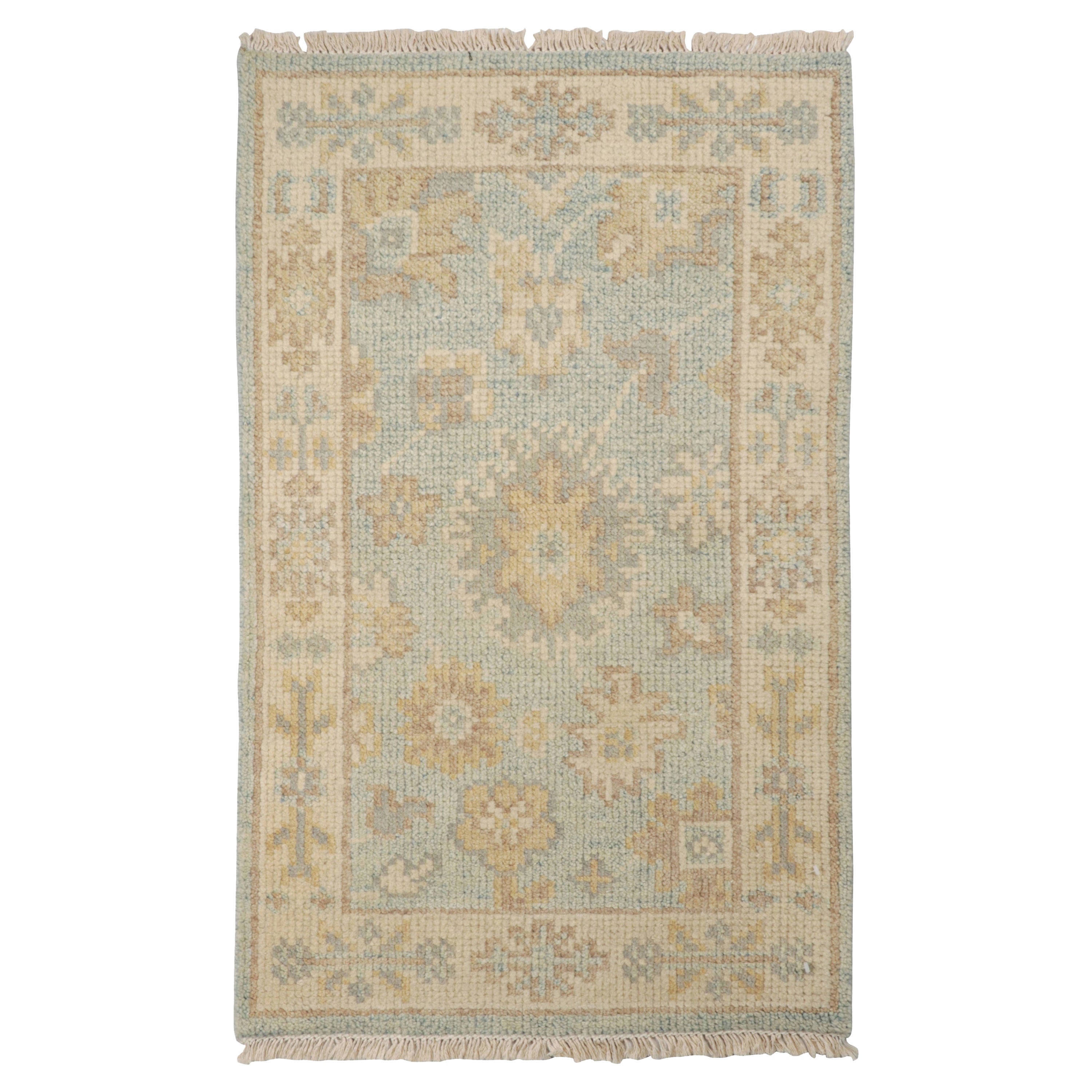 Rug & Kilim's Oushak Style Rug in Blue with Beige-Brown Floral Patterns (tapis de style Oushak en bleu avec des motifs floraux beige et marron) en vente
