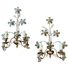 Paire d'appliques françaises en métal doré et verre taillé