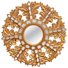 Espejo francés de madera dorada tallada de principios del siglo XX con inserciones de cristal tallado