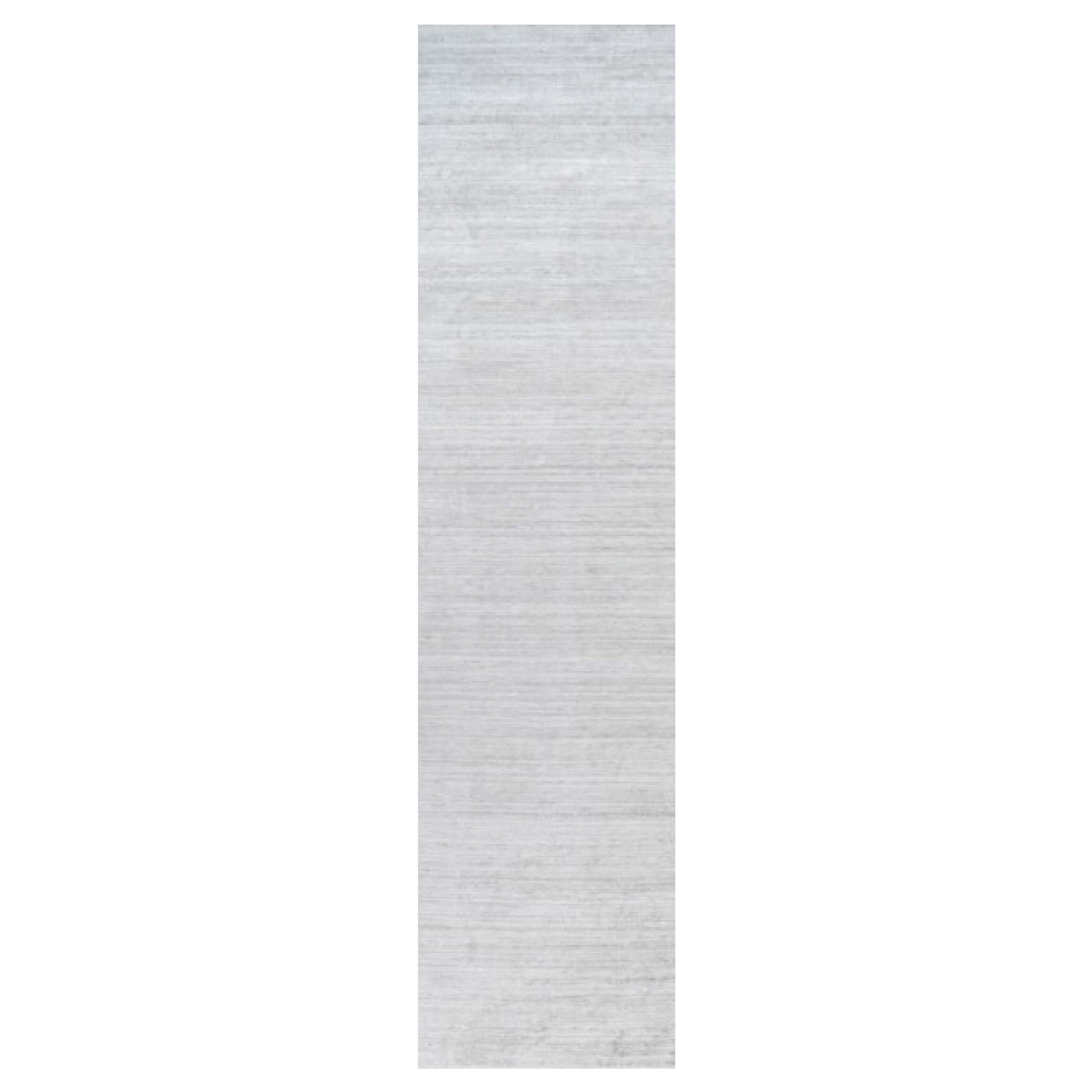 Tapis texturé surdimensionné de Rug & Kilim en gris uni et rayures Off-White en vente