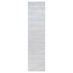 Tapis texturé surdimensionné de Rug & Kilim en gris uni et rayures Off-White