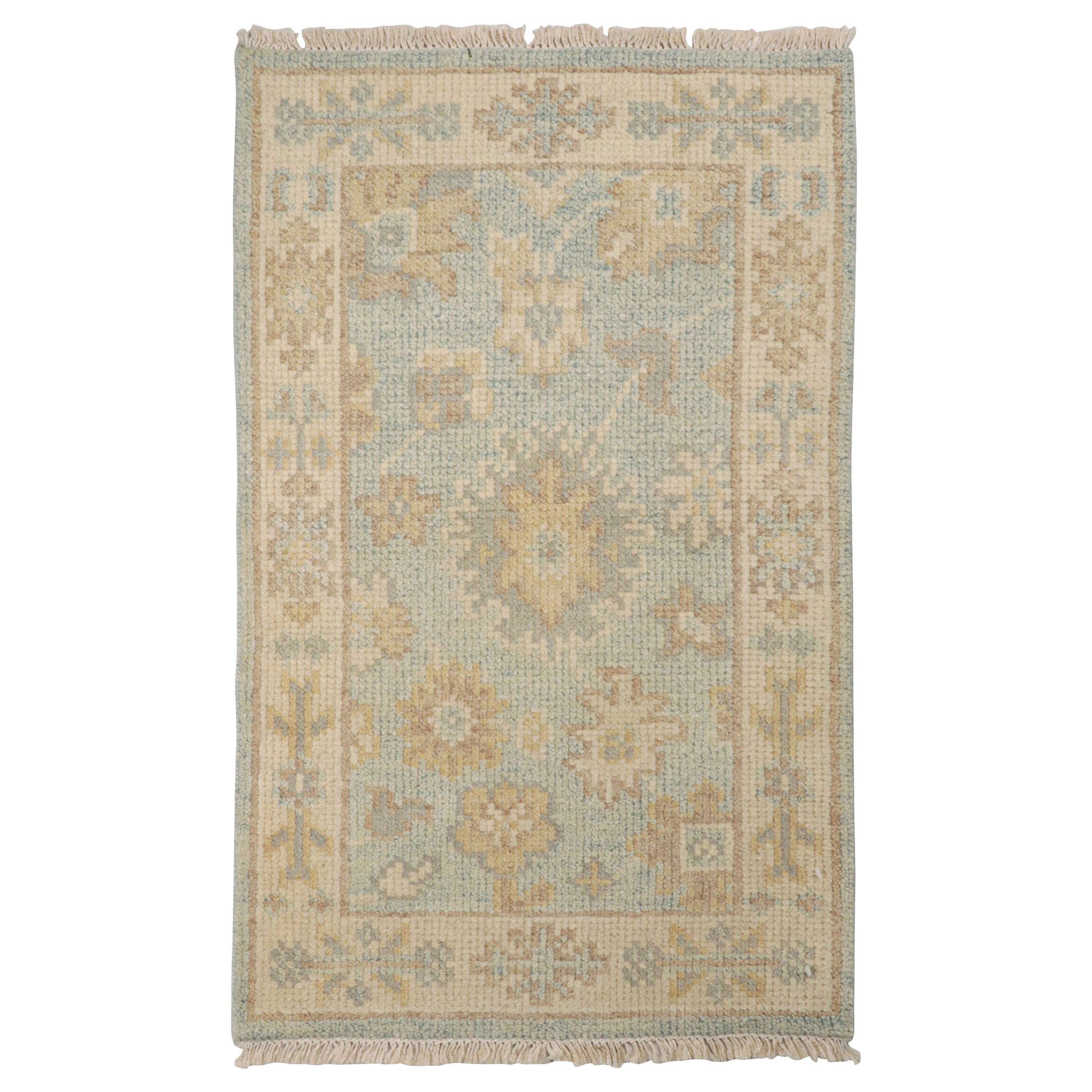 Rug & Kilim's Oushak Style Rug in Blue with Beige-Brown Floral Patterns (tapis de style Oushak en bleu avec des motifs floraux beige et marron) en vente