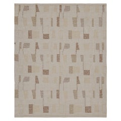 Rug & Kilim è un kilim di seta in stile scandinavo con motivi geometrici marroni e taupe.