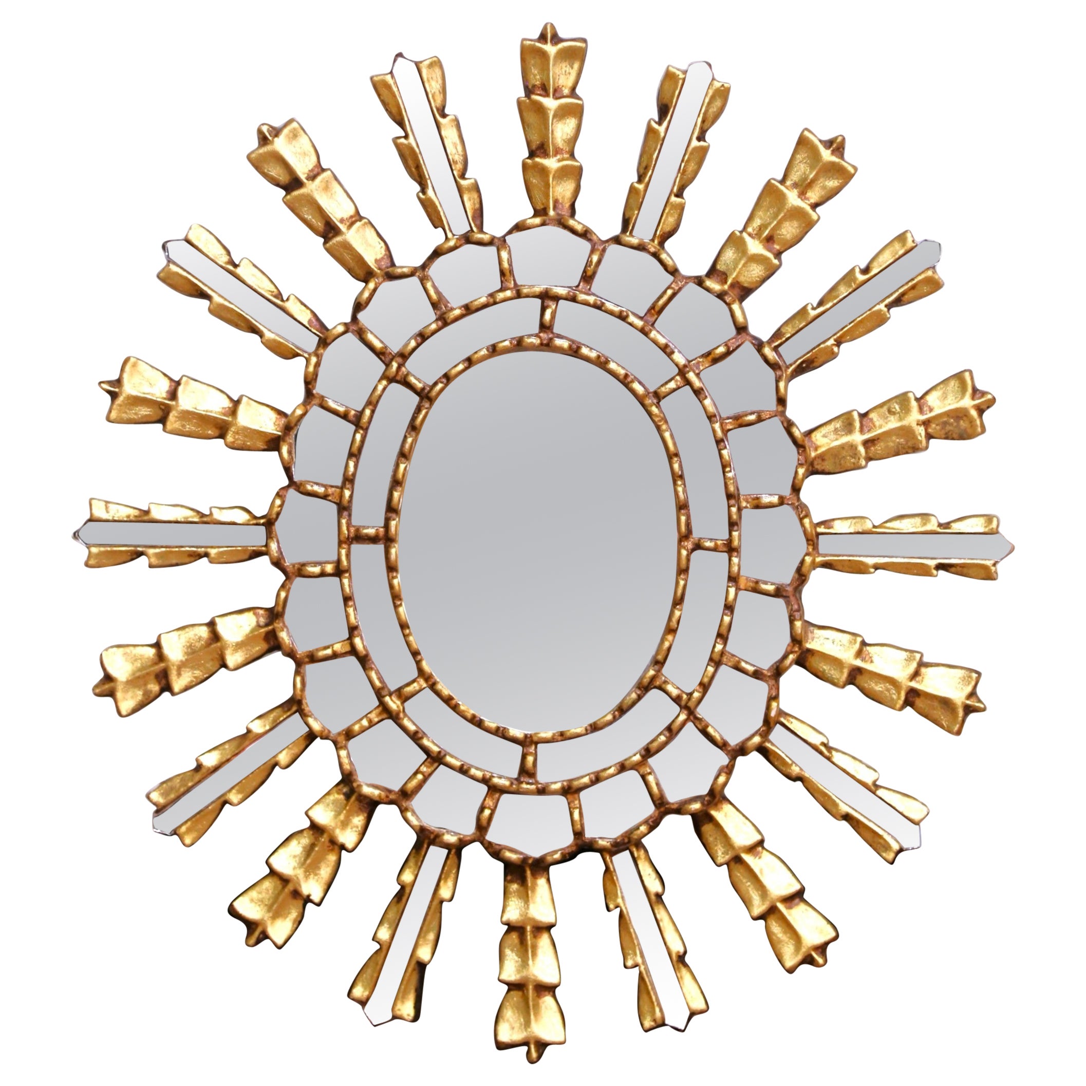 Miroir du milieu du siècle en bois doré sculpté avec inserts en verre taillé en vente
