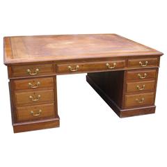 Late Victorian American-Walnut Partners
 Desk