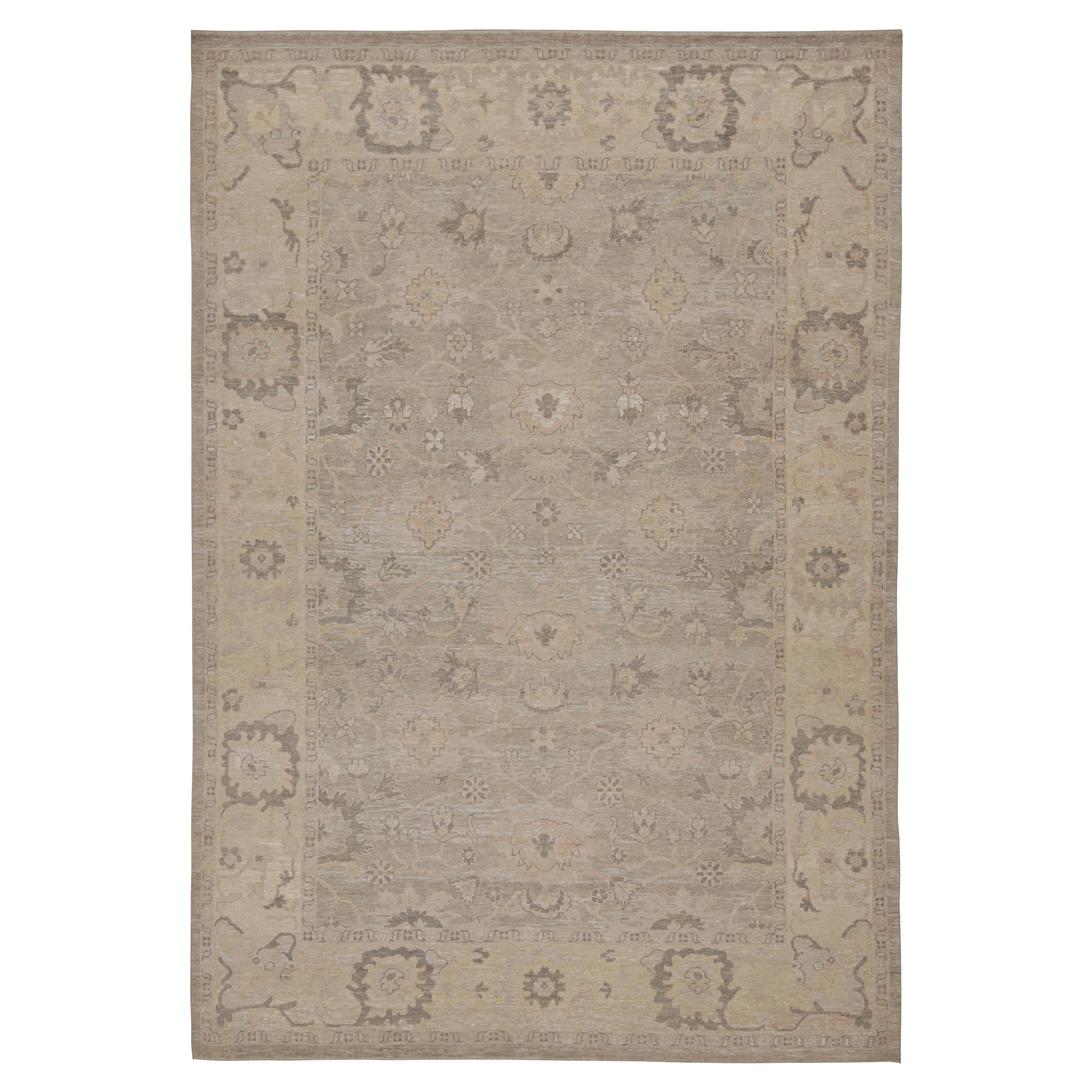 Tapis Oushak de Rug & Kilim à motifs floraux gris et beige en vente