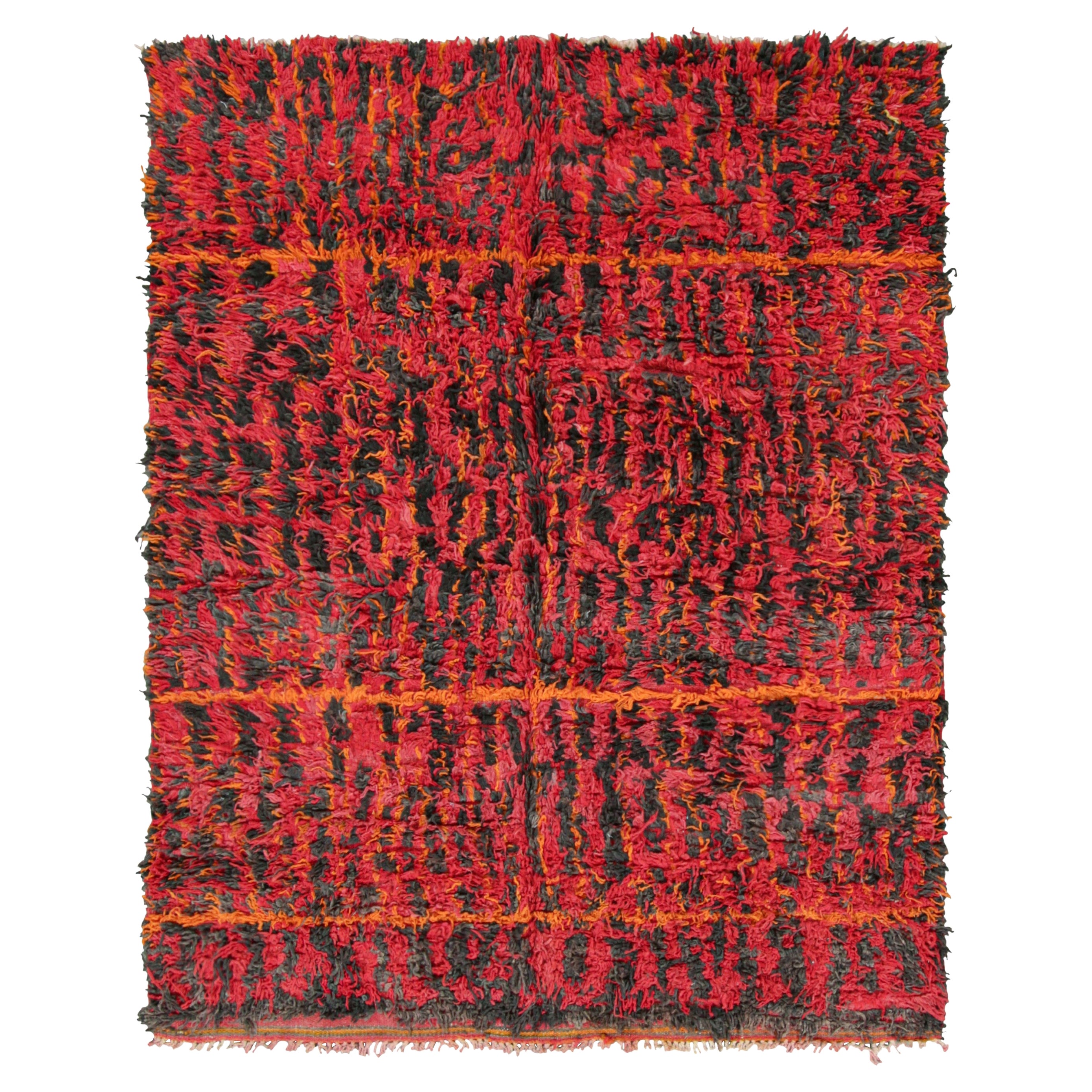 Tapis marocain vintage, rouge et noir avec motifs abstraits - Rug & Kilim en vente