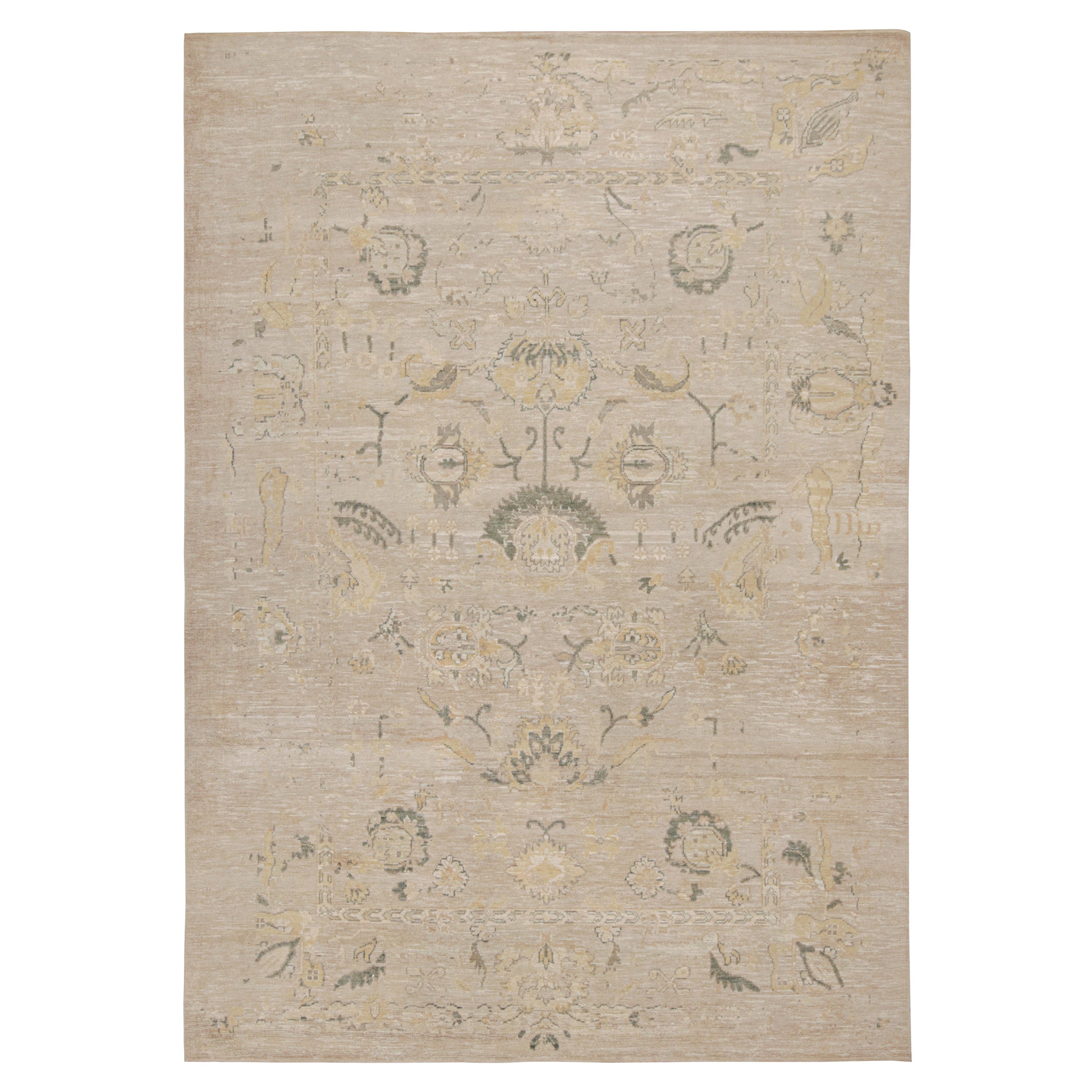 Tapis de style Oushak de Rug & Kilim avec motifs floraux beige, gris et or en vente
