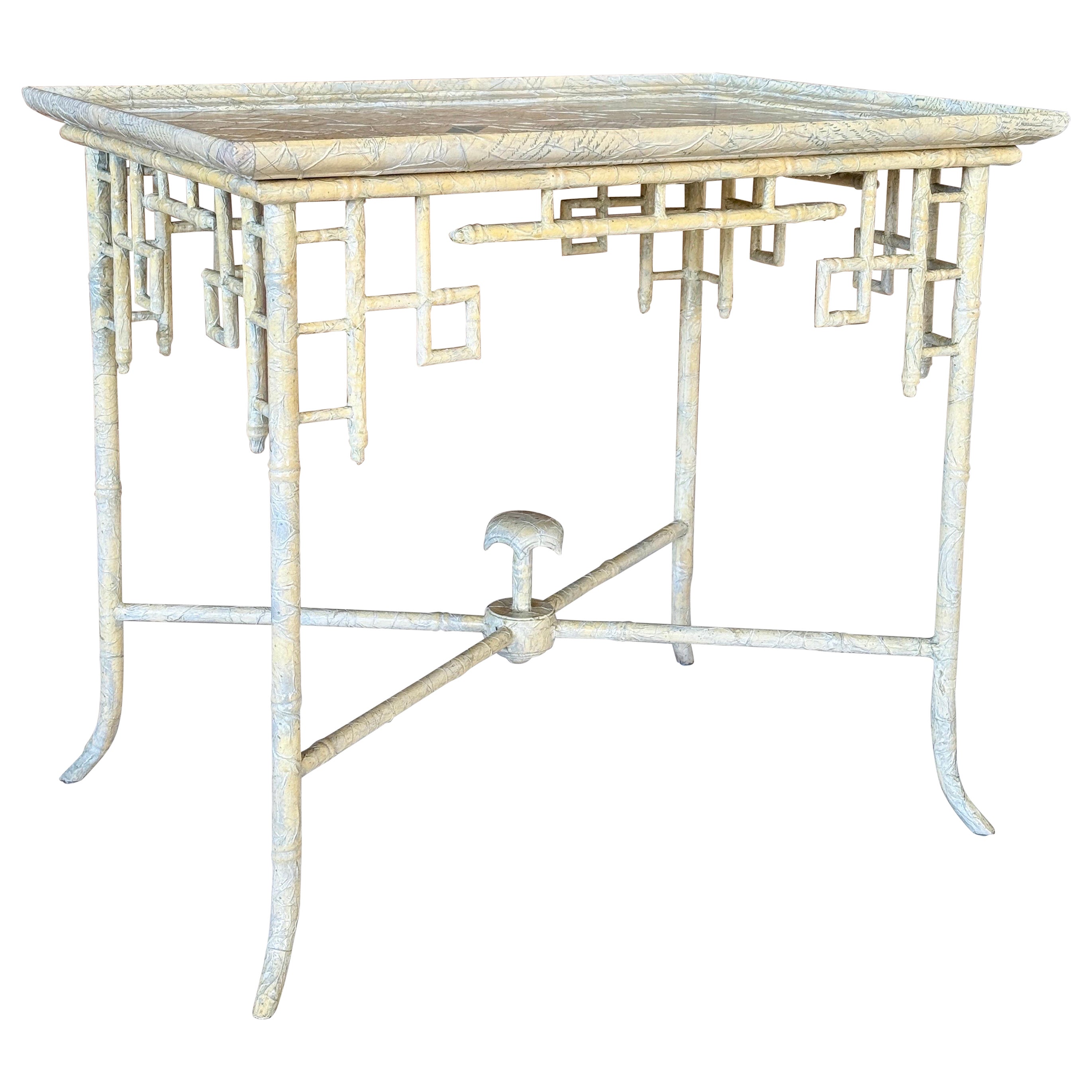 Mesa auxiliar monumental de bambú de imitación calado Regency Chinoiserie by Century Furnit en venta