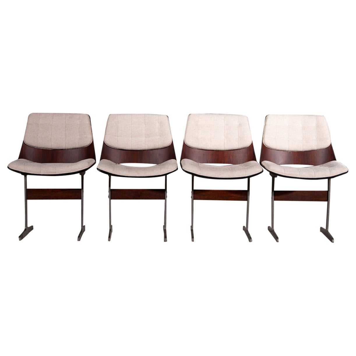 Jorge Zalszupin. Suite di 4 sedie "Marina". c. 1960. Wood, metallo e Fabrice