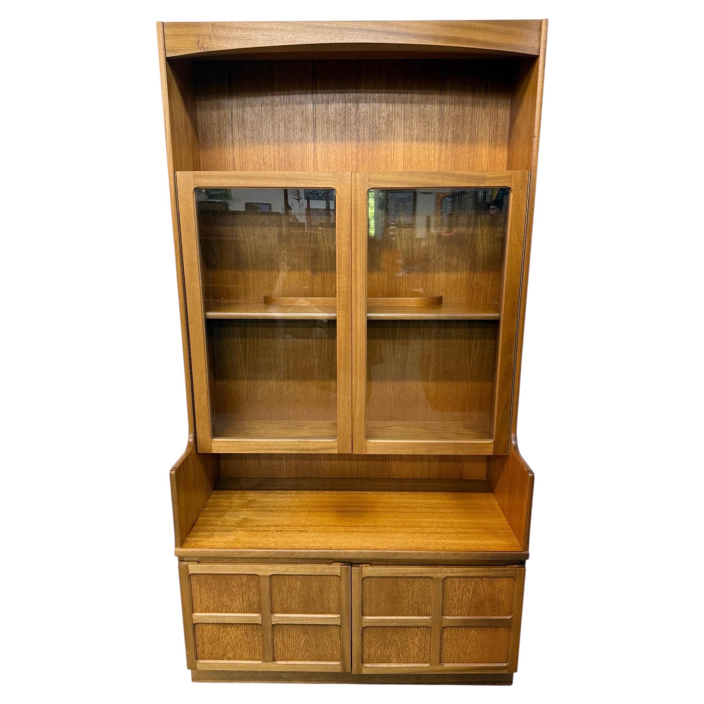 Vitrine en teck moderne danoise vintage en vente