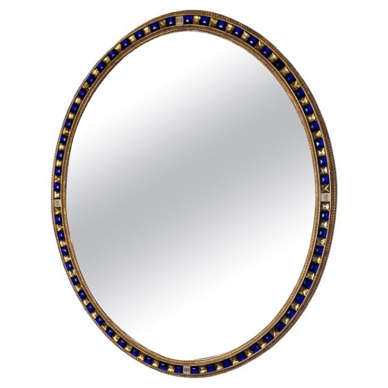 Un site  Miroir mural ovale en bois doré du 19ème siècle avec des bijoux en verre bleu et doré en vente