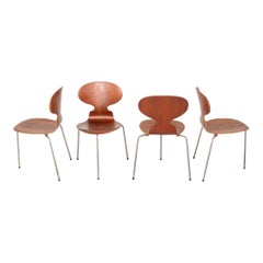 1960s Set of Four Chairs Arne Jacobsen for Fritz Hansen in Teak (Quatre chaises Fourmi Arne Jacobsen pour Fritz Hansen en teck)