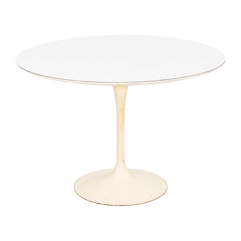 1960s Eero Saarinen Tulip Pedestal Dining Table with 42" Round Top, Model 173F For Sale