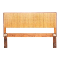 1960s Florence Knoll Cane and Walnut Full-Size Headboard (Tête de lit en canne et noyer)