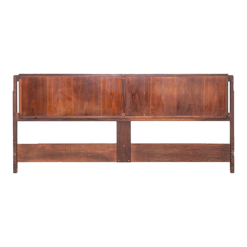 1960s Jack Cartwright for Founders Furniture King Size Walnut Headboard (Tête de lit en noyer) en vente
