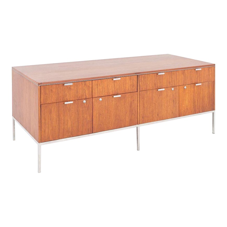 1965 Roger Sprunger Crédence à huit tiroirs en noyer de Yamasaki Building 75x28x28 en vente