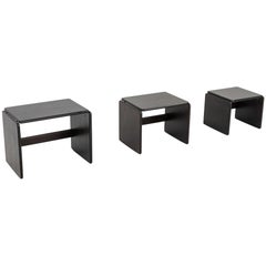 1970s Set of Three Italian Modern Ebonized Wood Nesting Tables (Ensemble de trois tables gigognes en bois ébonisé)