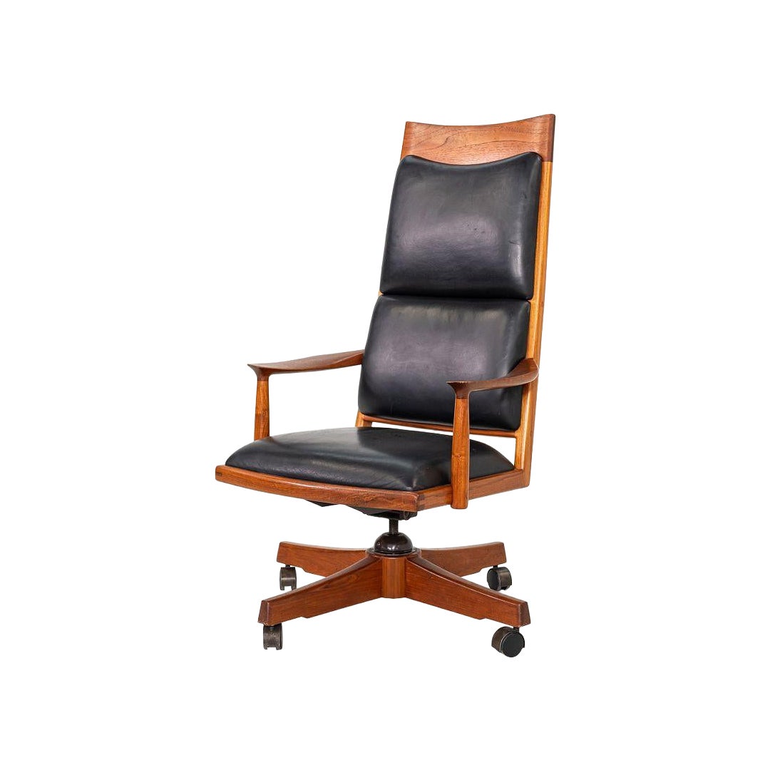 1970 Studio A Crafted Executive Desk Chair by John Nyquist in Teak with Leather (Chaise de bureau en teck et cuir) en vente