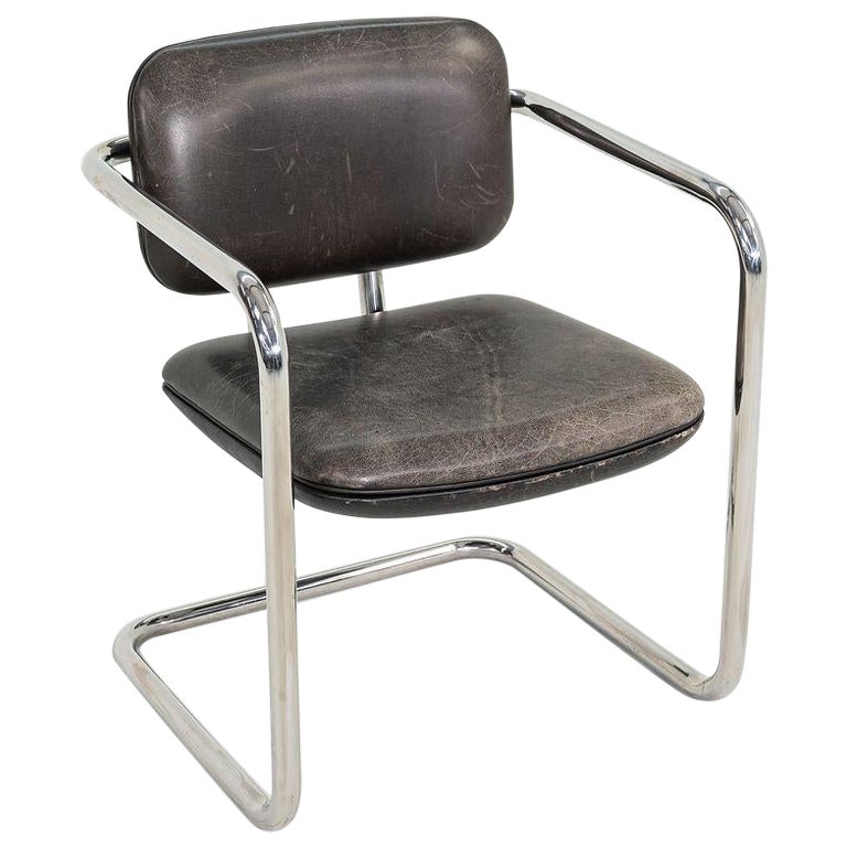 Fauteuil Halston des années 1980 de Charles Pfister en acier inoxydable et cuir noir en vente