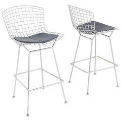 Paire de tabourets de bar en fil de fer Harry Bertoia des années 2010 avec coussins en cuir et cadres chromés