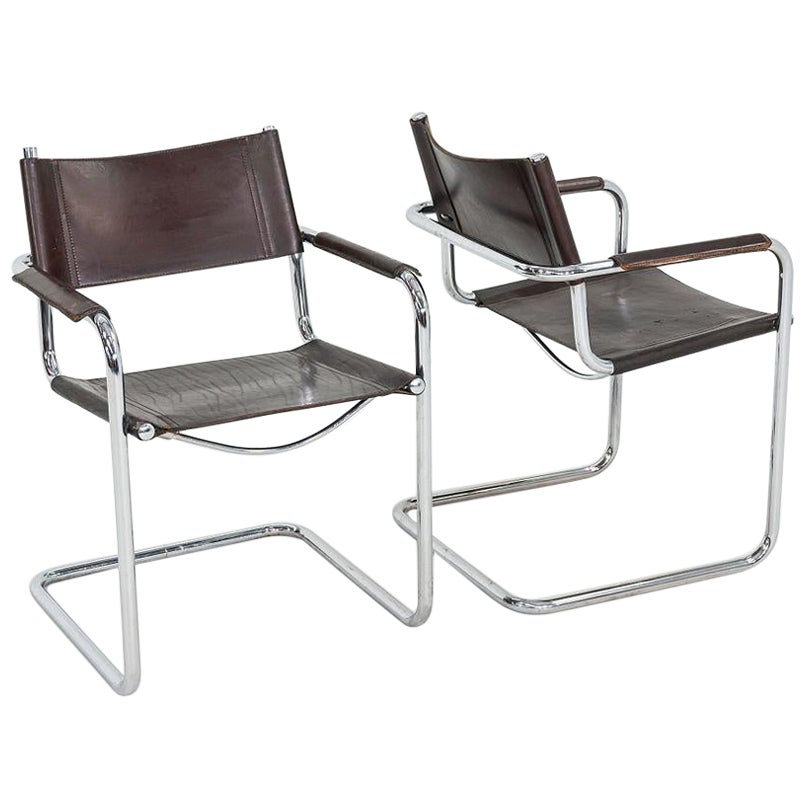 1970 Paire de chaises à bras de salle à manger Mart Stam en cuir et chrome de Matteo Grassi en vente