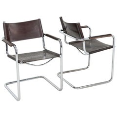 1970 Paire de chaises à bras de salle à manger Mart Stam en cuir et chrome de Matteo Grassi