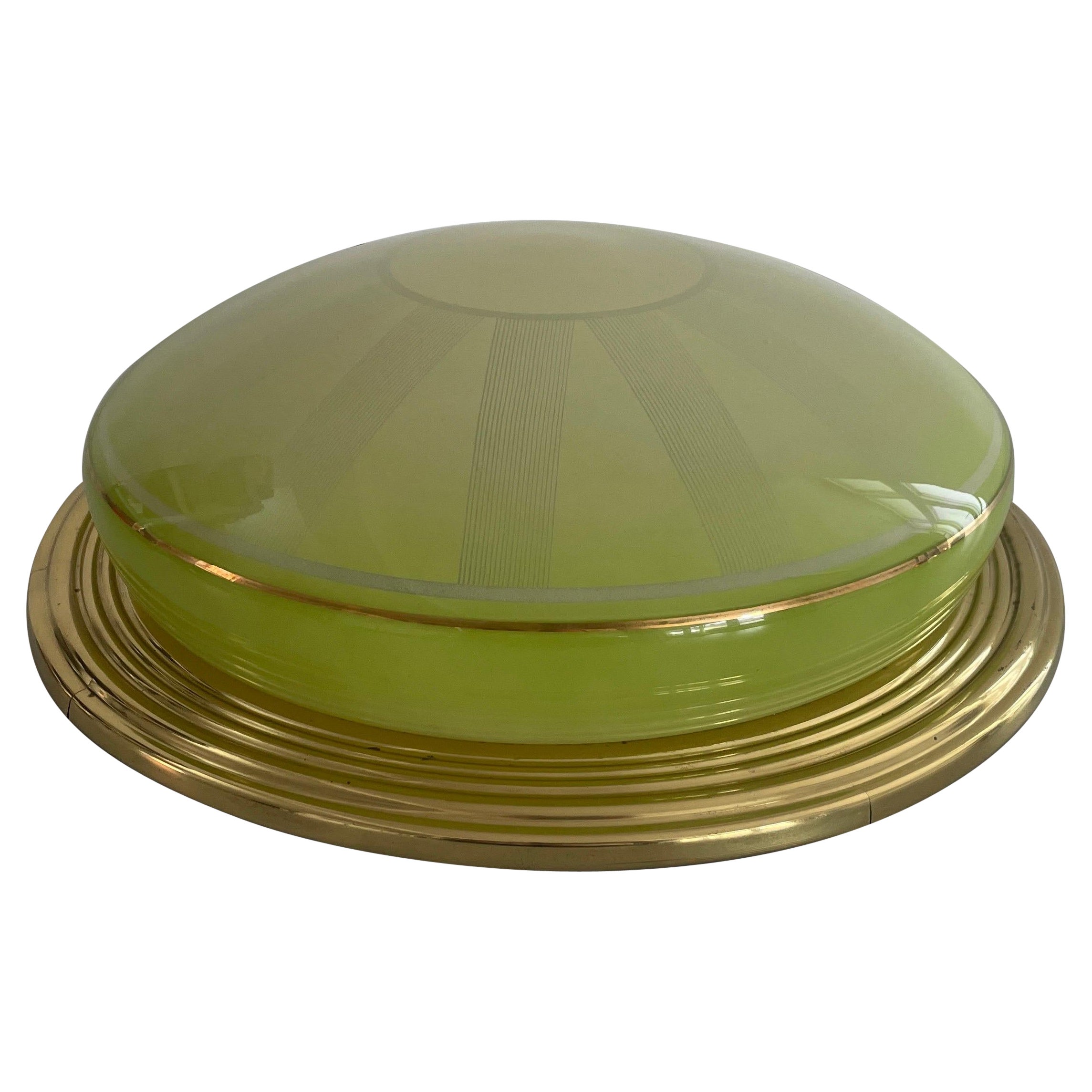 Lampada da soffitto grande Art Deco con base in ottone e vetro verde, anni '50, Germania in vendita