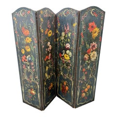 Paravent à quatre panneaux peints de motifs floraux du 19e siècle, de style rococo