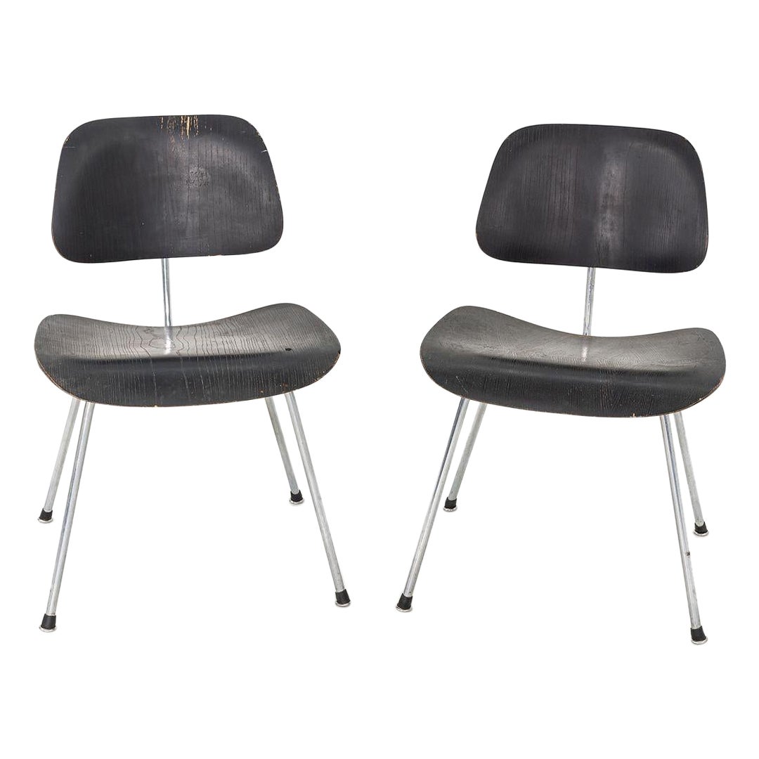 1954 Pair of Charles and Ray Eames for Herman Miller DCM Dining Chairs in Wood For Sale