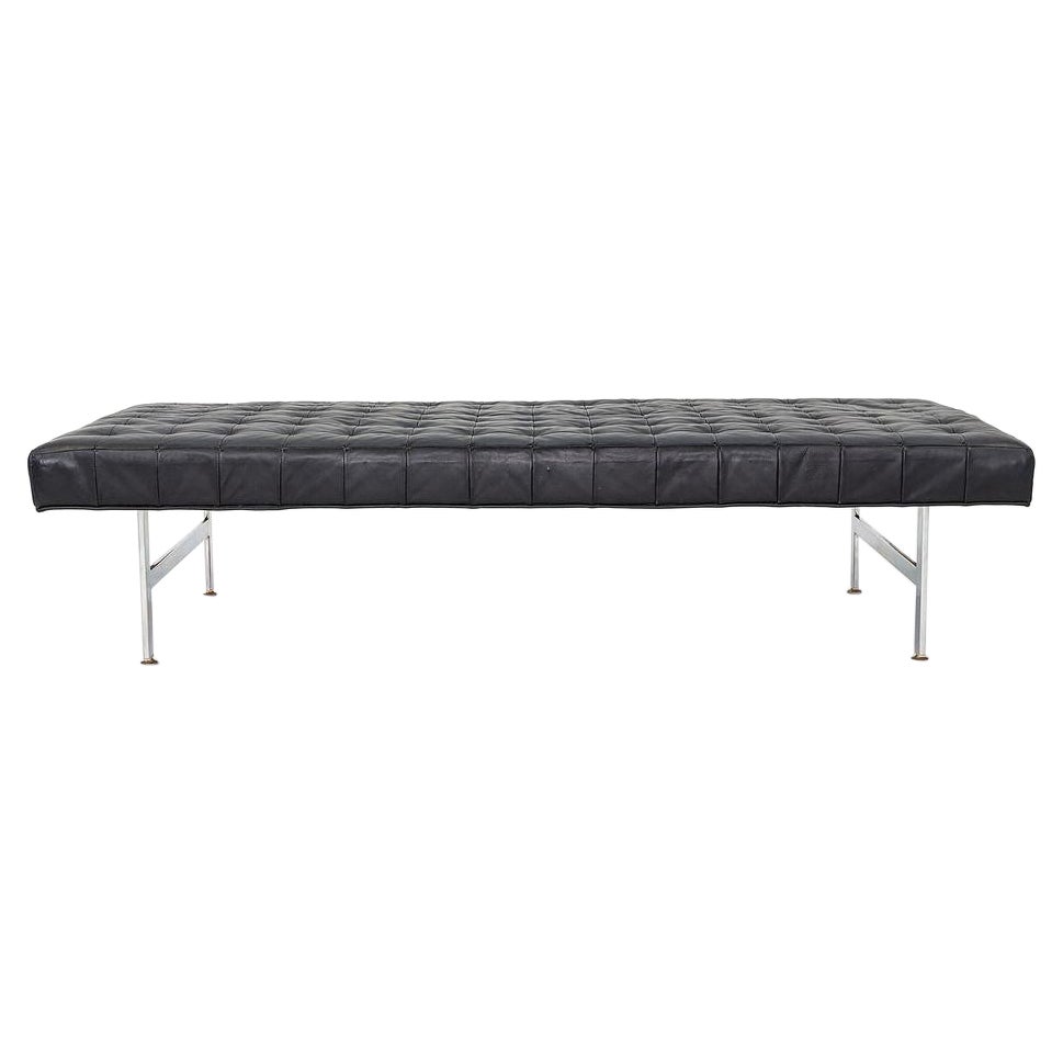 Banc de musée moderniste en cuir noir et acier des années 1960 73x31 en vente