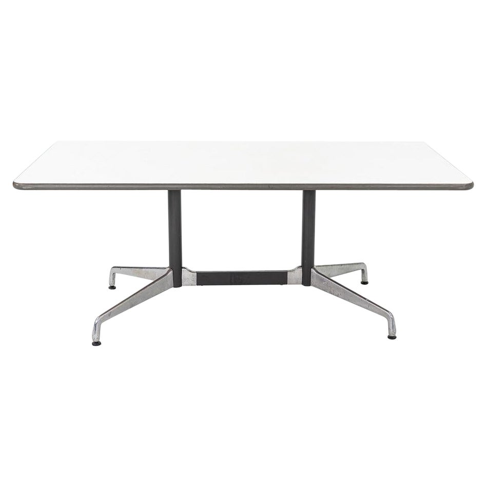 Mesa de comedor segmentada Eames de Herman Miller de los años 60 / Mesa de conferencias en blanco en venta