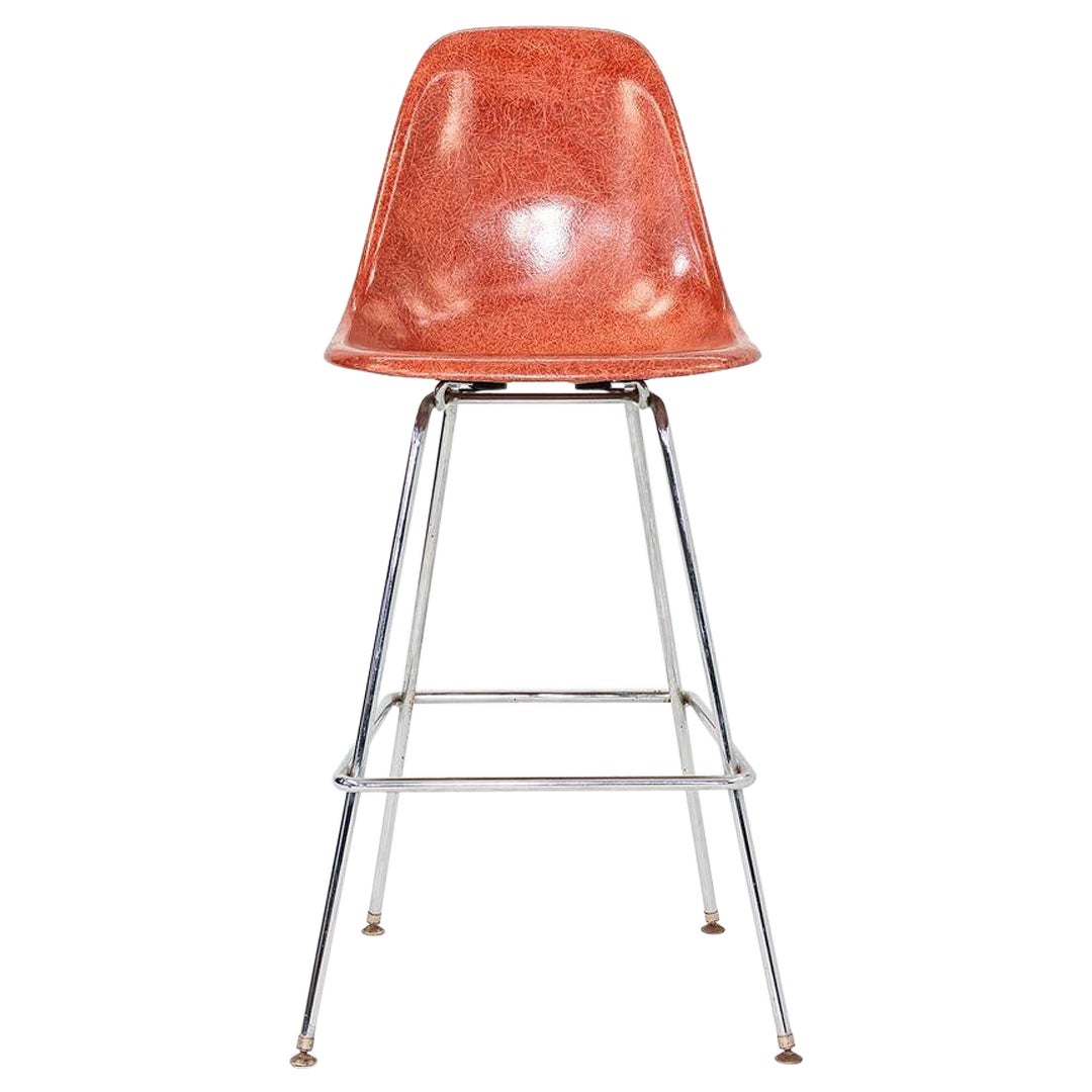 2010s Eames Modernica Orange Rot Fiberglas Barhocker 13x verfügbar