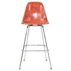 2010s Eames Modernica Orange Rot Fiberglas Barhocker 13x verfügbar