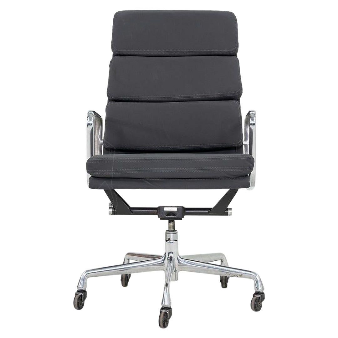 2010s Herman Miller Eames Executive Soft Pad Desk Chair in Grey Vinyl For Sale