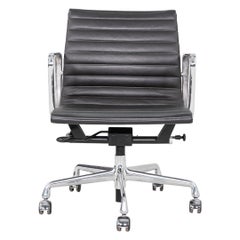 2012 Chaise de bureau en aluminium Eames Group Management d'Herman Miller en cuir MCL